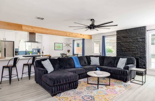 Northwood House | Home Sweet Austin - Pool, Fire Pit, Pool Table