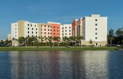 Port Canaveral Hotel | Home2 Suites By Hilton Cape Canaveral Cruise Port