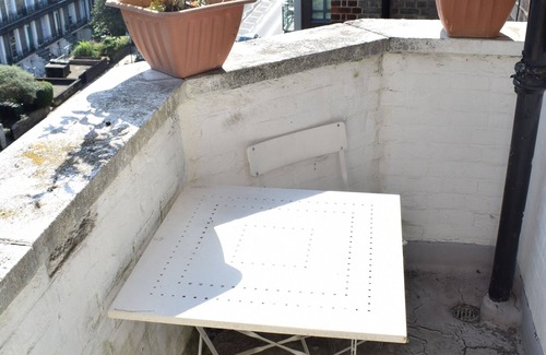 Haverstock Apartment | Homely 2BD Flat w Private Balcony in Camden