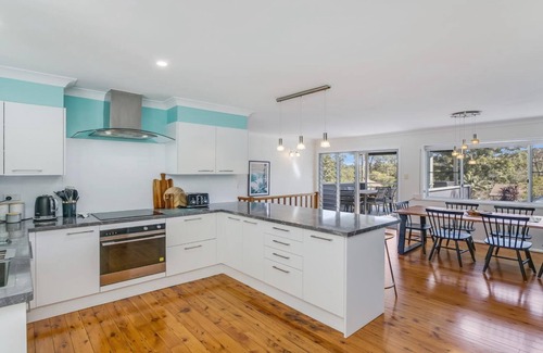 Copacabana House | HOMELY BEACH RETREAT | Accom Holidays