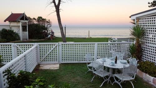 Narrabeen Apartment | Homely Beachfront Apartment with Direct Beach Access - The Coachhouse