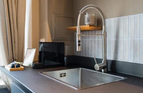 Prenzlauer Berg Apartment | Homely Berlin - Heritage Studio , Kingsize Bed , Kitchen , WiFi