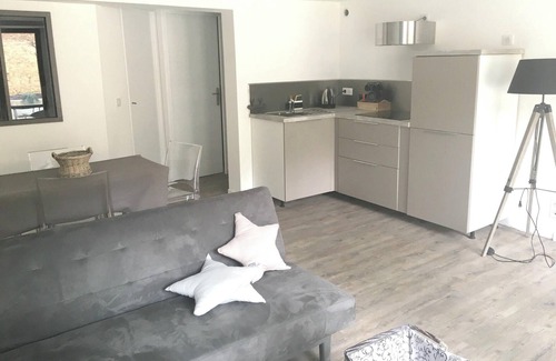 Saint-Sebastien-sur-Loire Apartment | Homerez - Nice apartement for 5 ppl. with terrace at Saint-Sébastien-sur-Loire
