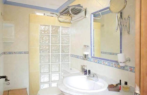 Tarifa House | Homerez - Amazing bungalow for 4 ppl. with garden and terrace at Tarifa