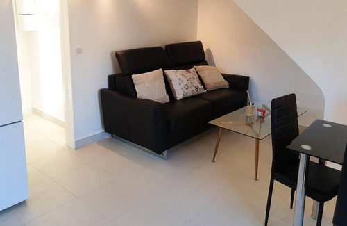 Argenteuil House | Homerez - Amazing house for 4 ppl. with terrace at Argenteuil