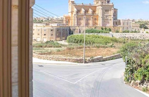 Ta' Għammar Villa | Homerez - Amazing villa for 10 ppl. with shared pool at L-Għarb