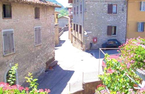 Prabione Apartment | Homerez - Apartment in Prabione w/mountain view.