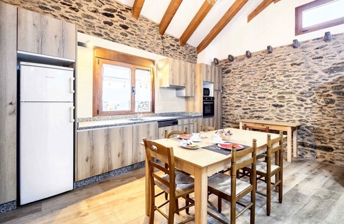 Viana do Bolo Apartment | Homerez - Apt. with View in Mourisca