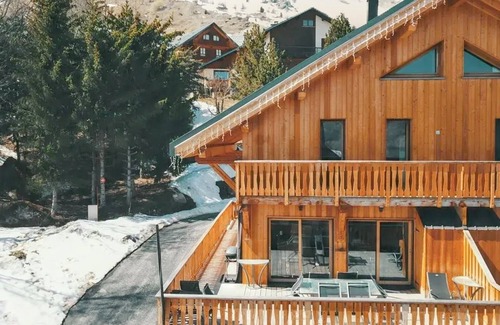 Saint-Sorlin-d'Arves Ski Chalet | Homerez - Chalet in Saint-Sorlin-d'Arves