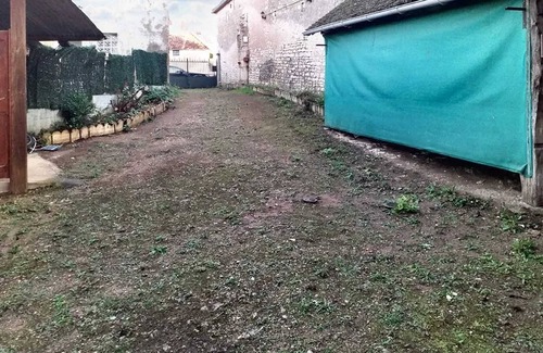 Pousseaux House | Homerez - Charming House in Pousseaux with Large Garden