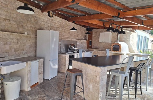 Avignon House | Homerez - Charming house with garden near Avignon + shared pool