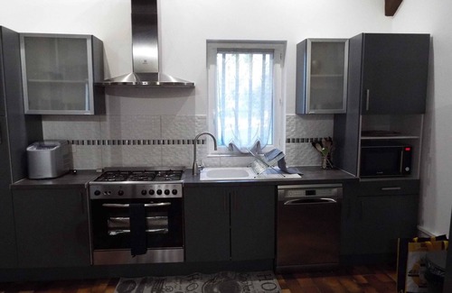Avignon House | Homerez - Charming house with garden near Avignon + shared pool