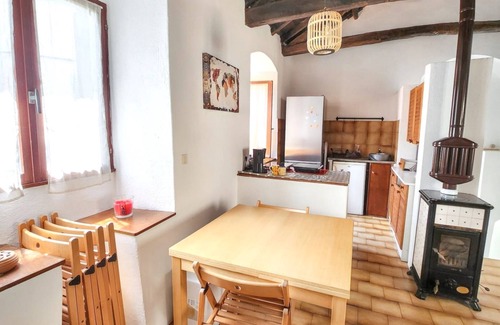 Rogliano House | Homerez - Comfortable House in Rogliano with Terrace and Garden