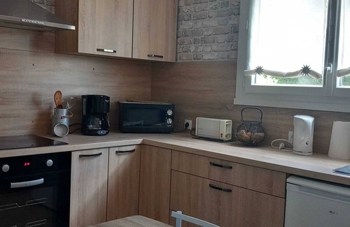 Bigny House | Homerez - Cozy House with Terrace in Vallenay