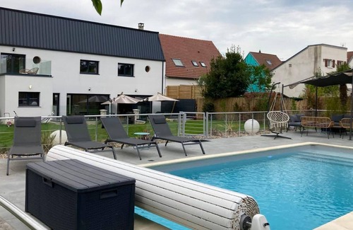 Saint-Brice-sous-Foret Villa | Homerez - Big villa for 12 ppl. with swimming-pool at Saint-Brice-sous-Forêt