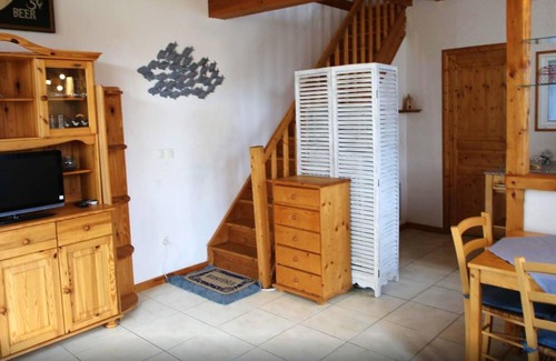 Saint-Front-de-Pradoux House | Homerez - House for 4 ppl. with shared pool and spa at Saint-Front-de-Pradoux