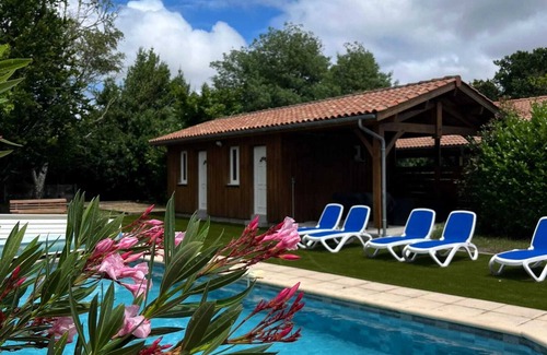 Sainte-Eulalie-en-Born Villa | Homerez - Villa in Sainte-Eulalie-en-Born