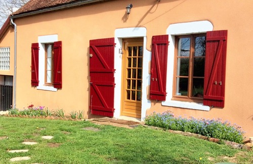 Dampierre-sous-Bouhy House | Homerez - House in Dampierre Sous Bouhy