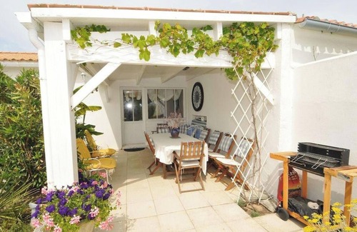 Le Bois-Plage-en-Re House | Homerez - House in Sainte-Marie-de-Ré