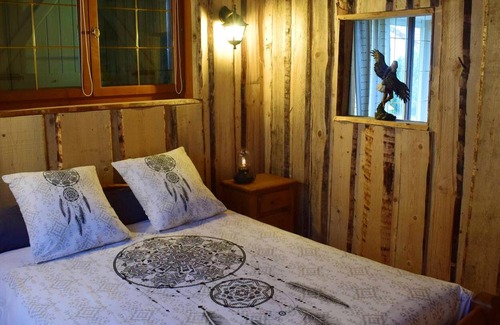 Avrilly House | Homerez - House for 4 ppl. with shared pool, jacuzzi, spa and garden at Avrilly