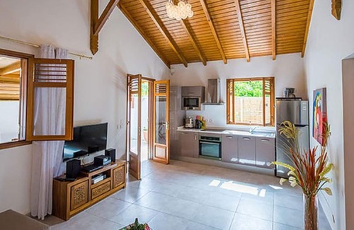 Anse-Bertrand House | Homerez - House for 2 ppl. with shared pool, jacuzzi and garden at Anse-Bertrand