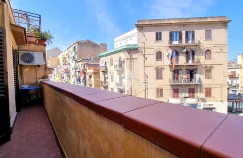 Borgo Vecchio Apartment | Homerez - Nice appartement 10 km away from the beach for 2 ppl. at Palermo