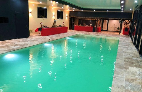 Clermont-Creans Ski Chalet | Homerez - Nice chalet for 7 ppl. with shared pool and terrace at Clermont-Créans