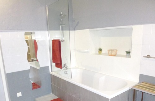 Cardet House | Homerez - Nice house for 4 ppl. with shared pool, garden and terrace at Cardet
