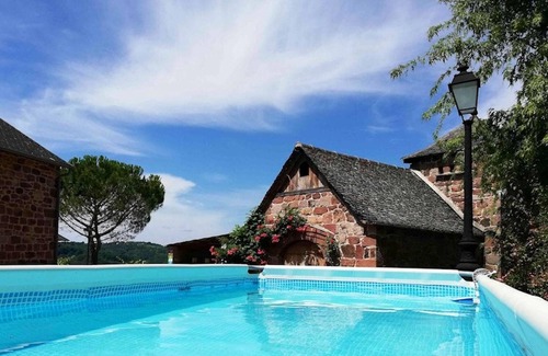 Nauviale House | Homerez - Nice house for 4 ppl. with shared pool, garden and terrace at Nauviale