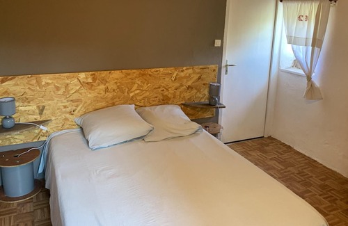 Nauviale House | Homerez - Nice house for 4 ppl. with shared pool, garden and terrace at Nauviale