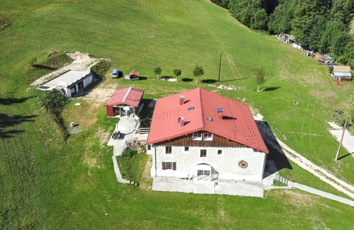 Septmoncel House | Homerez - Secluded quiet house in Septmoncel with mountain view