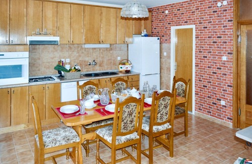 Klis Apartment | Homerez - Spacious apartment in Klis, balcony and views