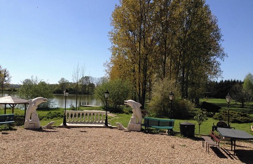 Courtenay Villa | Homerez - Villa in Courtenay, enclosed garden