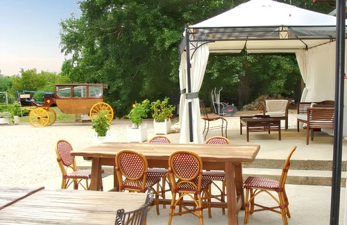 Courtenay Villa | Homerez - Villa in Courtenay, enclosed garden