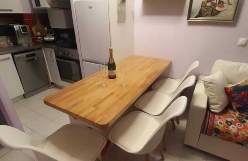 Golfe Juan Apartment | Homerez - Welcoming Apartment in Golfe-Juan - 30 m² - Pool