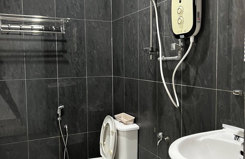 Kempas Hotel | Homestay 77