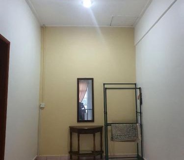 Kampung Gong Pauh Apartment | Homestay DeUmmah House