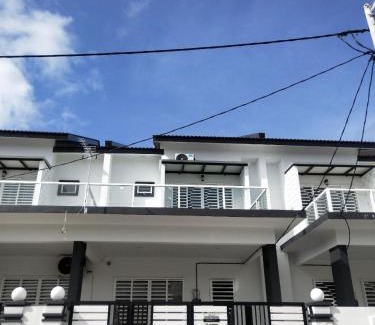 Kampung Balai Besar House | Homestay Romeesa Dungun