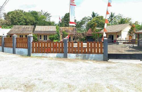 Mertoyudan Hotel | Homestay Syariah Banjar Makmur Mertoyudan RedPartner