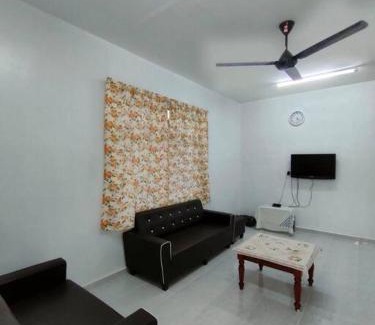 Kampung Bintong House | Homestay Usrati No. 17K (untuk muslims sahaja)