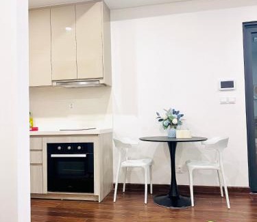 Tu Liem Apartment | Homestay Vinhomes Smart City - KK House