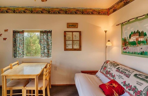 Oroville Apartment | Homestead Cabin - Eden Valley