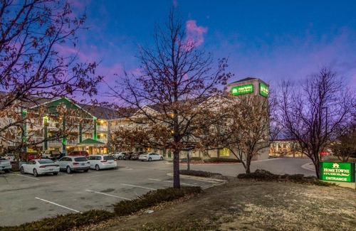 Aurora Hotel | HomeTowne Studios by Red Roof Denver - Airport/Aurora