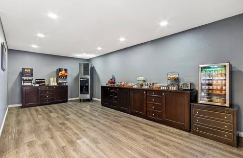 Ridgecrest Apartment | HomeTowne Studios by Red Roof Ridgecrest