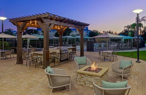 Florida Center Hotel | Homewood Suites by Hilton Orlando-Nearest to Universal Studios