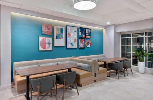 Florida Center Hotel | Homewood Suites by Hilton Orlando-Nearest to Universal Studios