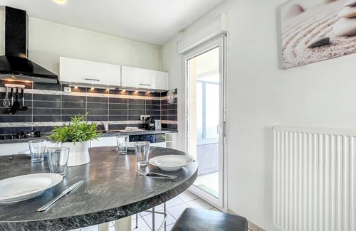 Ambilly Apartment | Homey Genius - Close to the border/Private patio