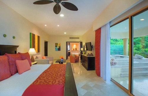 South Shore Hotel Area Hotel | Honeymoon Suite with Jacuzzi & Ocean Views – Garza Blanca Puerto Vallarta