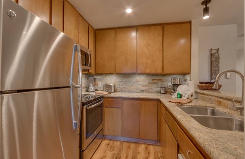 Carnelian Woods House | Honeymooner: Studio, 1.5 BA Townhouse in Carnelian Bay, Sleeps 4