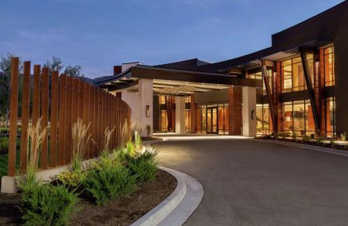Moab Hotel | Hoodoo Moab, Curio Collection by Hilton